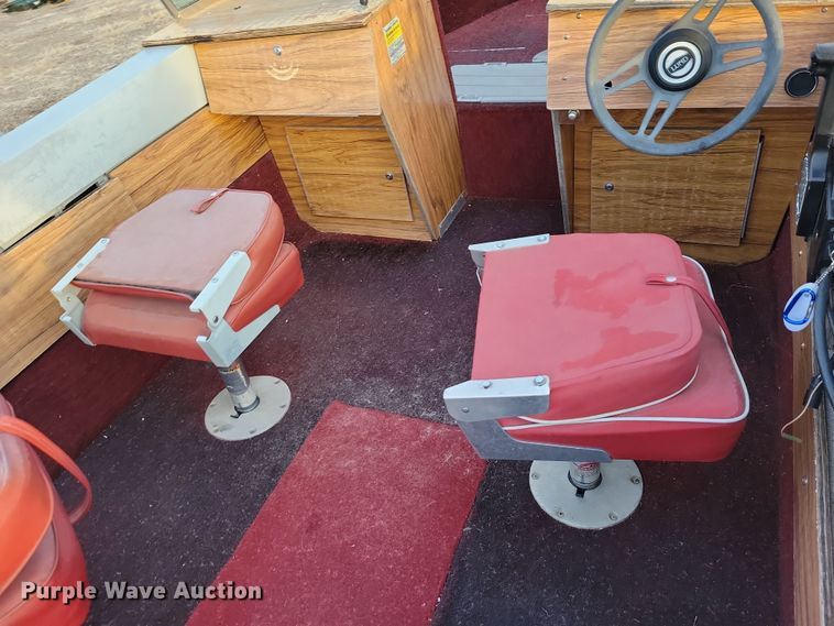 image for item NB9766 1988 Lund boat