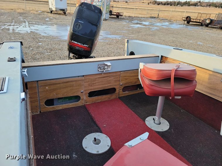 image for item NB9766 1988 Lund boat