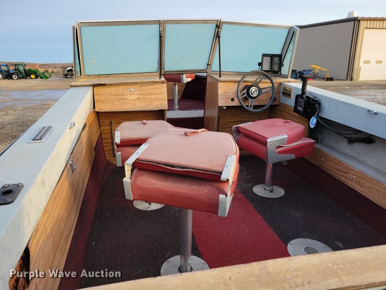 image for item NB9766 1988 Lund boat