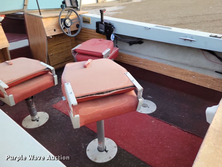 image for item NB9766 1988 Lund boat