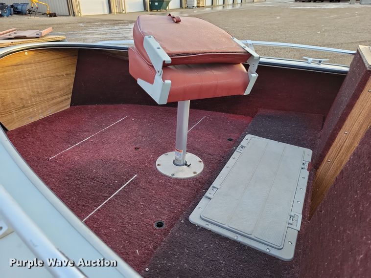 image for item NB9766 1988 Lund boat