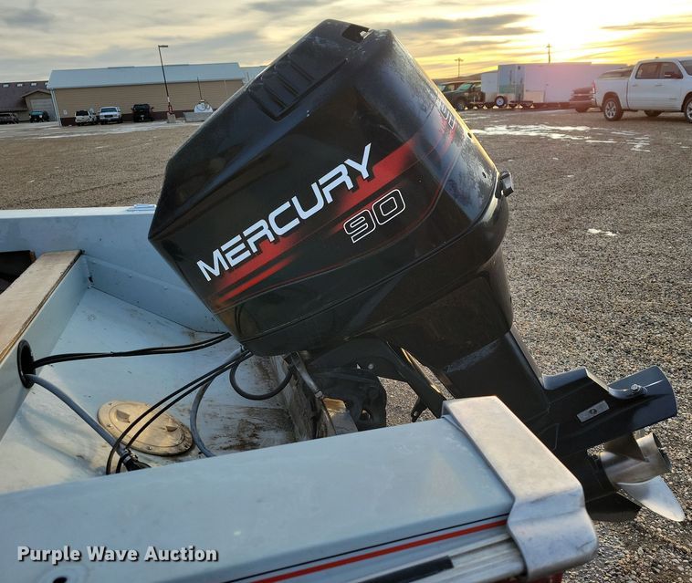 image for item NB9766 1988 Lund boat