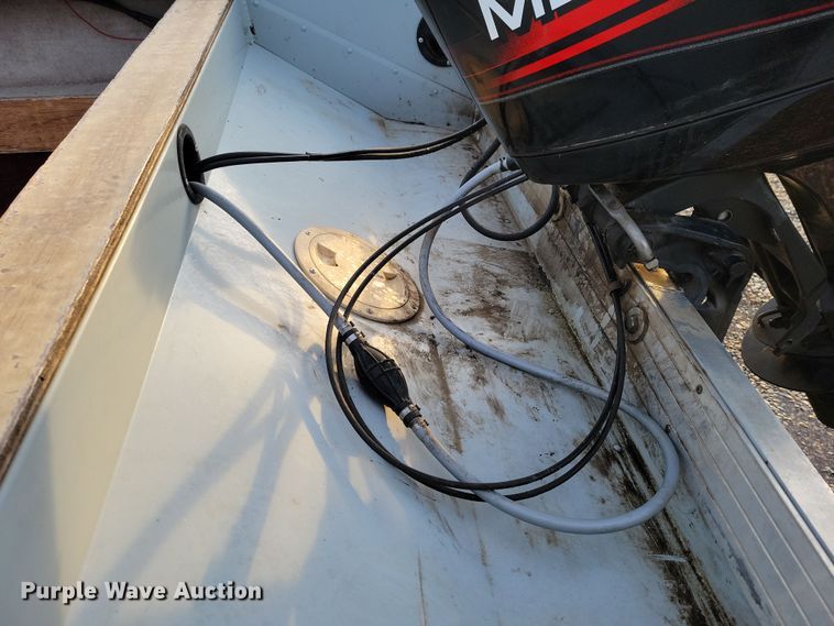 image for item NB9766 1988 Lund boat