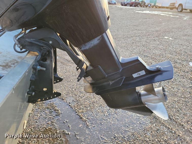 image for item NB9766 1988 Lund boat