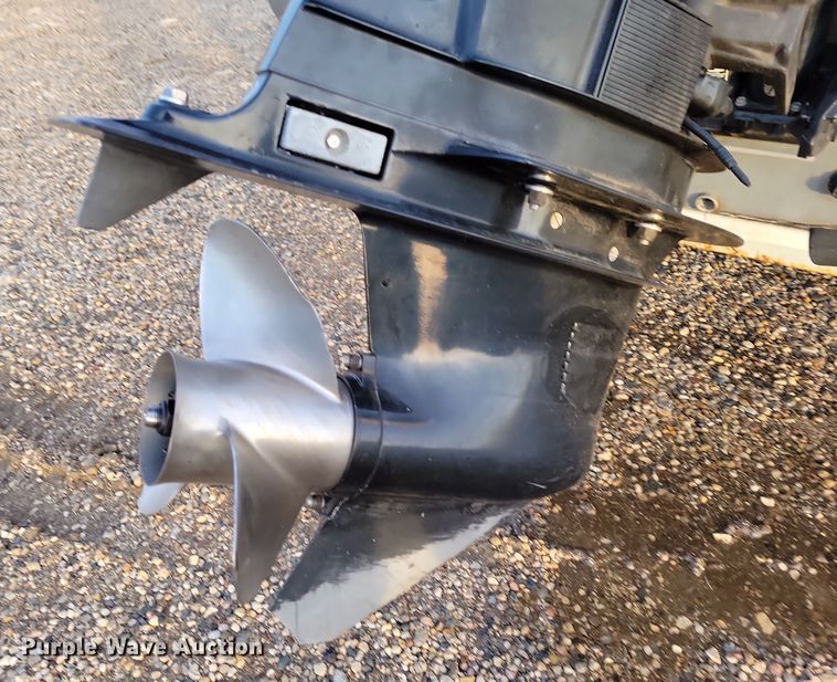 image for item NB9766 1988 Lund boat