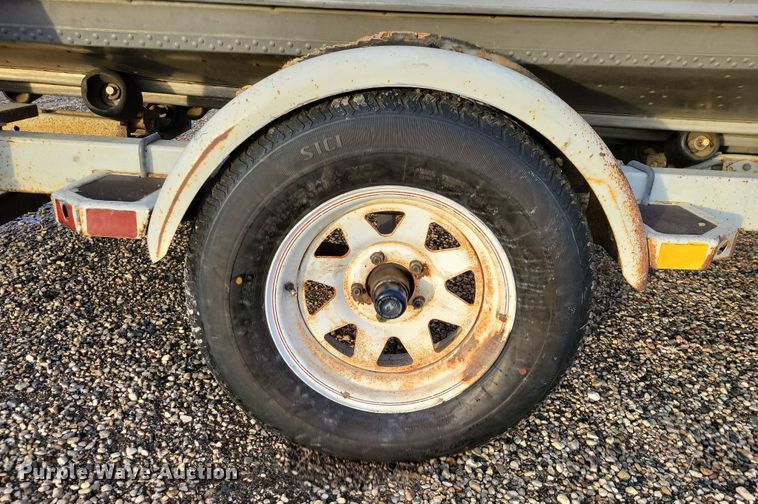 image for item NB9766 1988 Lund boat