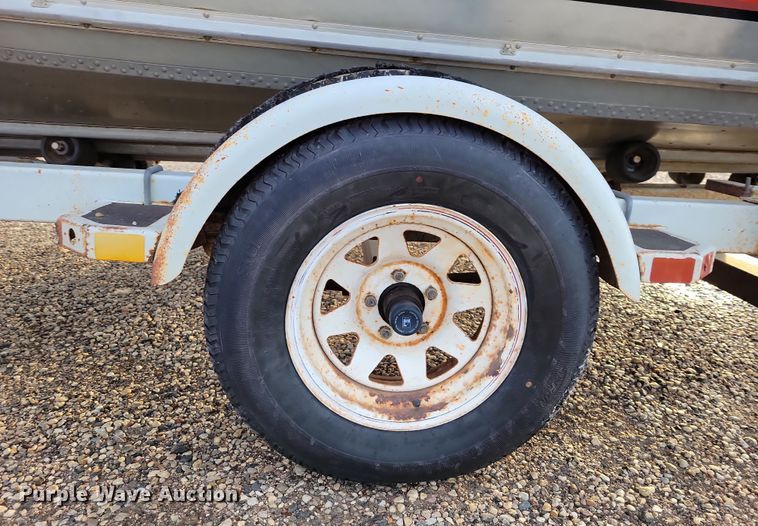 image for item NB9766 1988 Lund boat