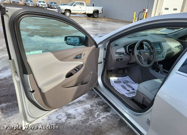 image for item NB9772 2017 Chevrolet Malibu 