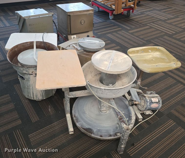 image for item NI9381 Pottery equipment