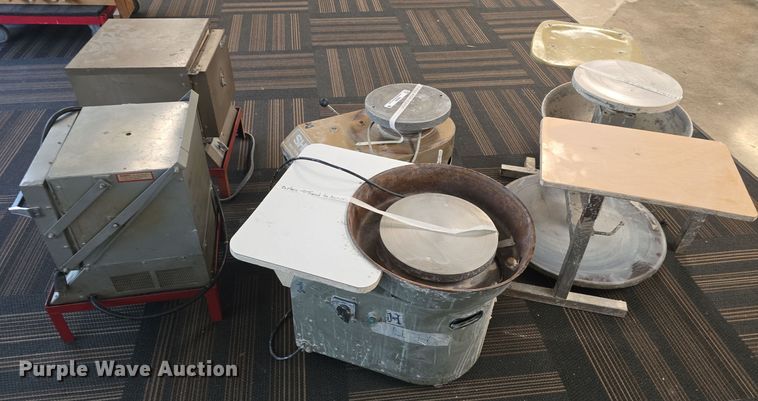 image for item NI9381 Pottery equipment