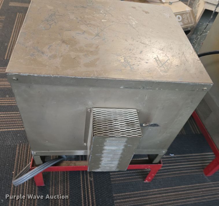 image for item NI9381 Pottery equipment