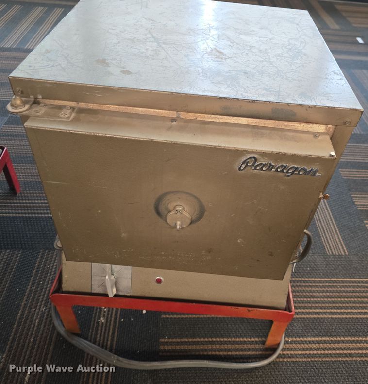 image for item NI9381 Pottery equipment