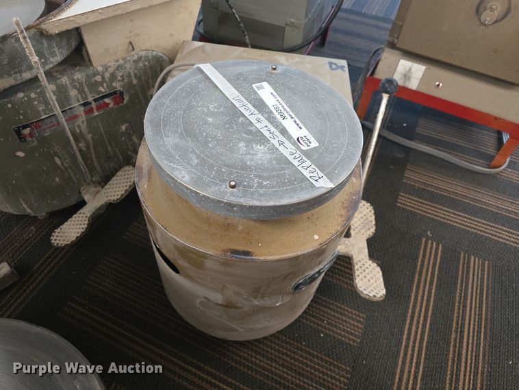 image for item NI9381 Pottery equipment