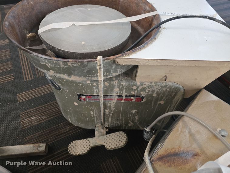 image for item NI9381 Pottery equipment