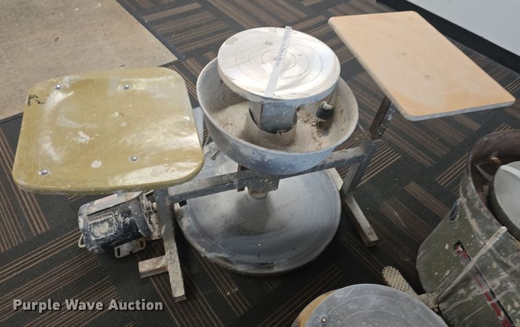 image for item NI9381 Pottery equipment