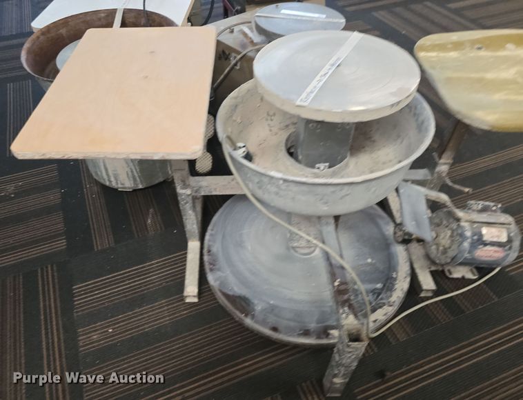 image for item NI9381 Pottery equipment