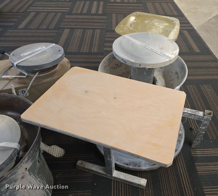 image for item NI9381 Pottery equipment