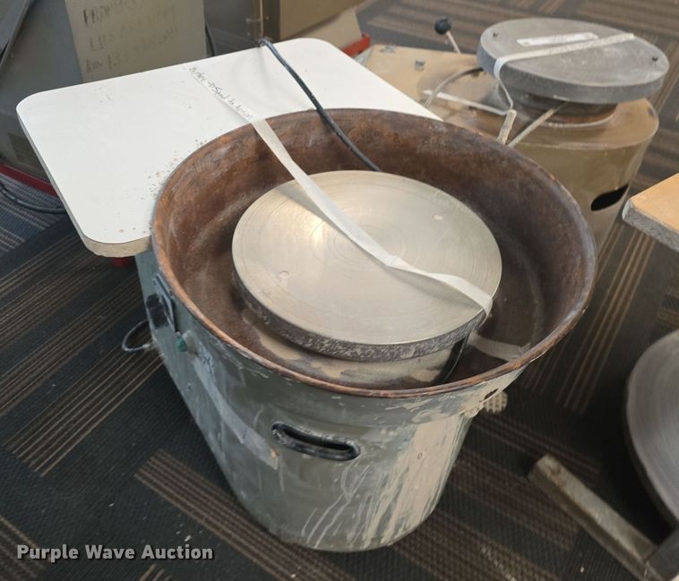 image for item NI9381 Pottery equipment