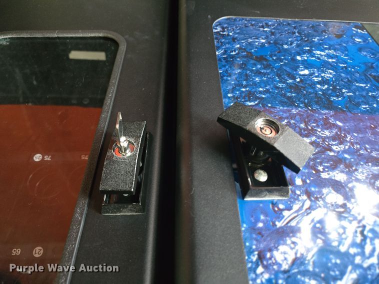 image for item NI9383 (2) vending machines