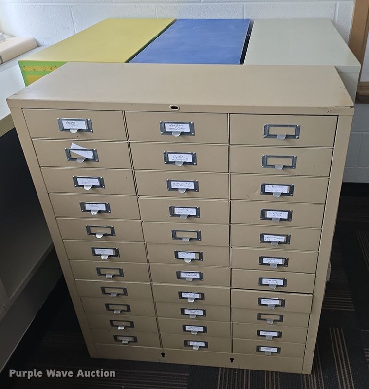 image for item NI9396 (4) storage cabinets