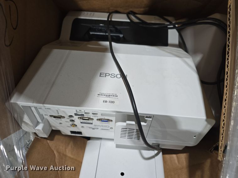 image for item NI9427 Approximately 14 Epson EB720 projectors