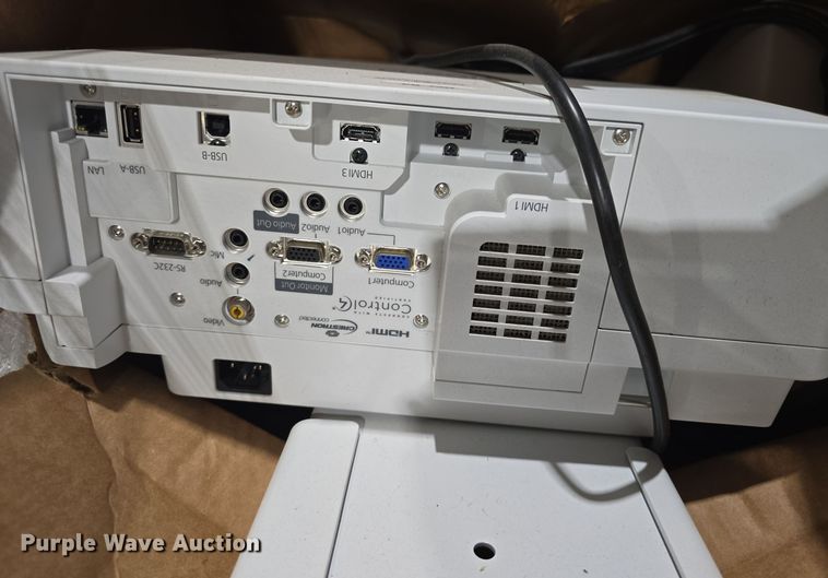 image for item NI9427 Approximately 14 Epson EB720 projectors