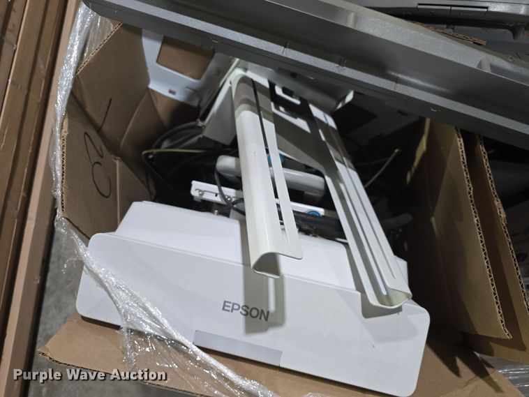 image for item NI9427 Approximately 14 Epson EB720 projectors