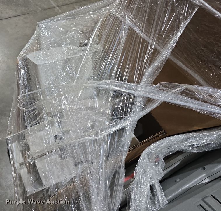 image for item NI9427 Approximately 14 Epson EB720 projectors