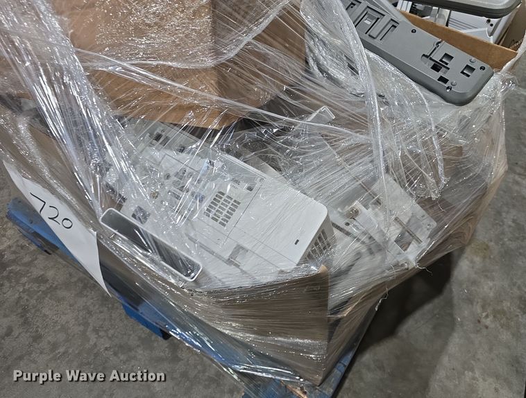 image for item NI9427 Approximately 14 Epson EB720 projectors