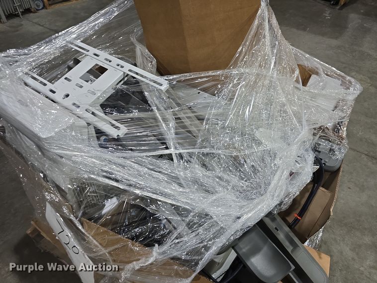 image for item NI9427 Approximately 14 Epson EB720 projectors