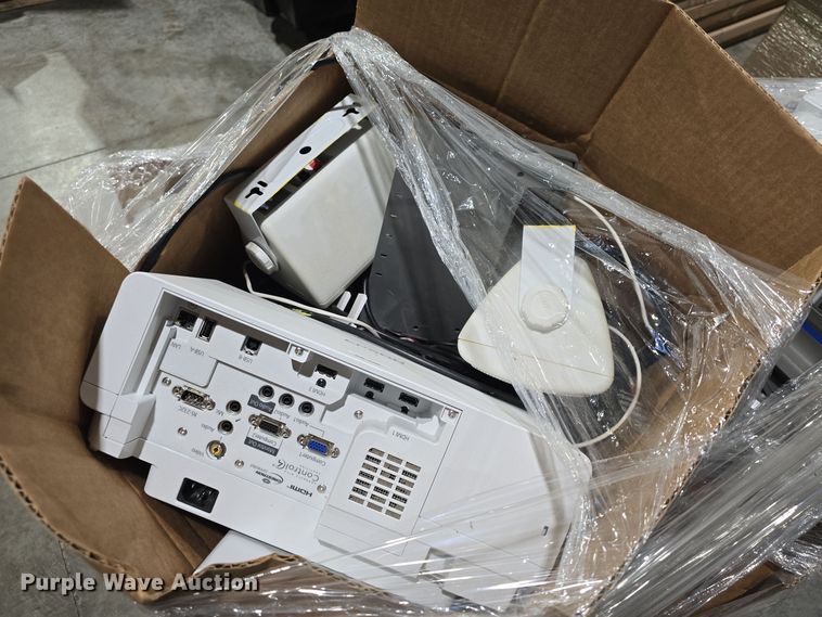 image for item NI9427 Approximately 14 Epson EB720 projectors