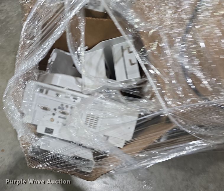 image for item NI9427 Approximately 14 Epson EB720 projectors