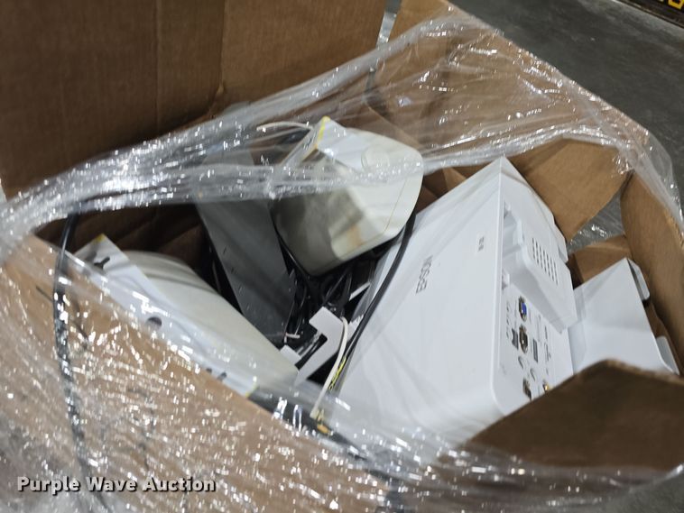 image for item NI9427 Approximately 14 Epson EB720 projectors