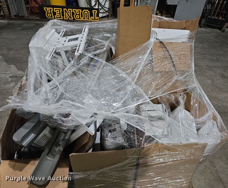 image for item NI9427 Approximately 14 Epson EB720 projectors