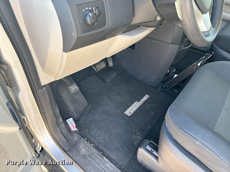 image for item NN9522 2008 Dodge Grand Caravan SE van