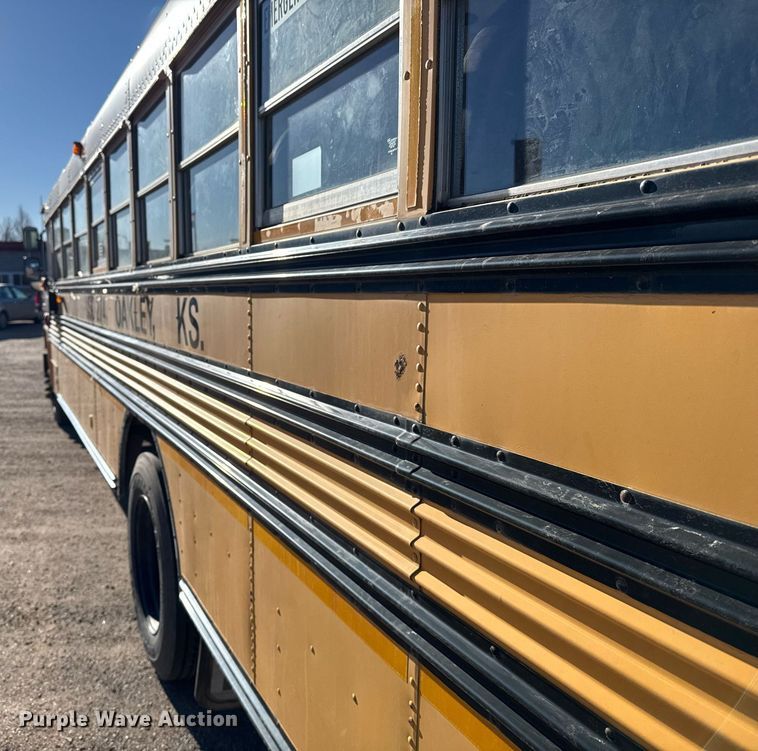 image for item NN9523 2000 GMC school bus