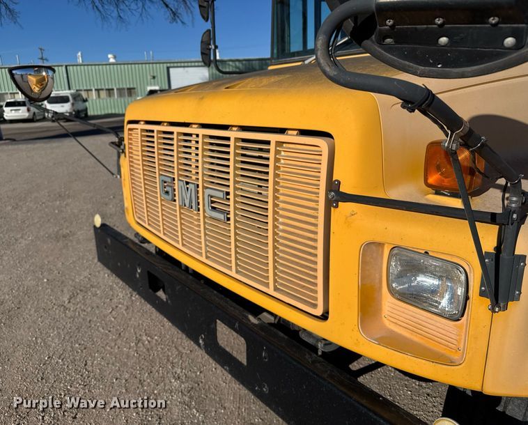 image for item NN9523 2000 GMC school bus