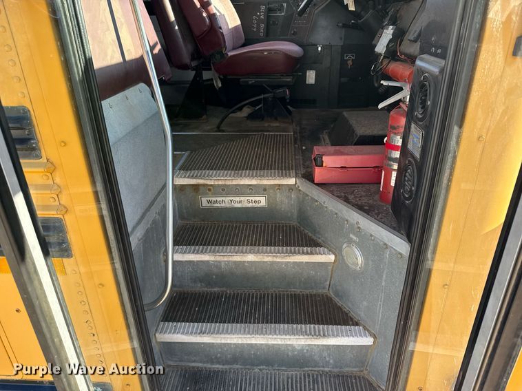 image for item NN9523 2000 GMC school bus