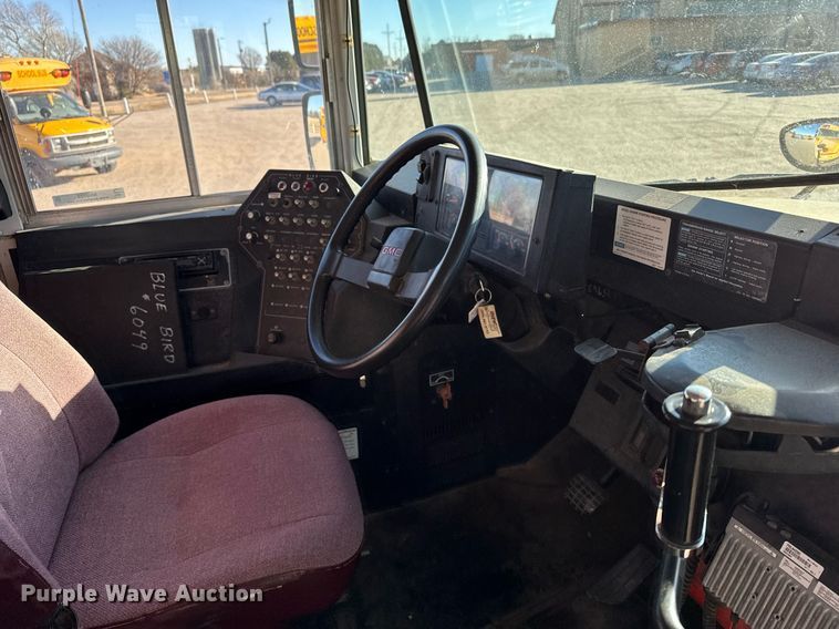 image for item NN9523 2000 GMC school bus