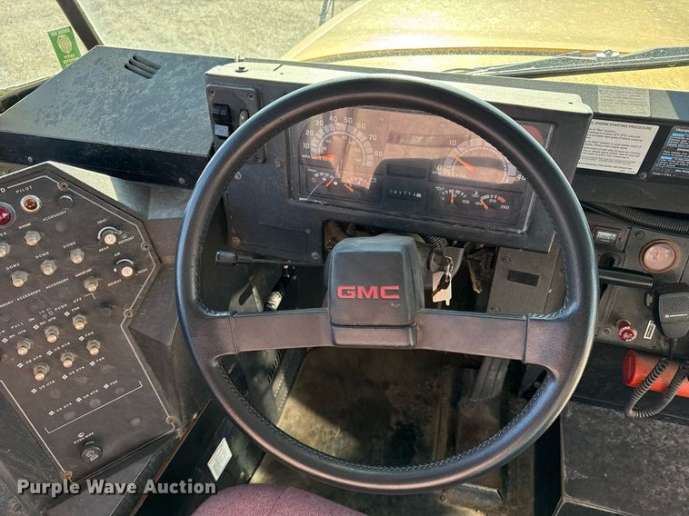 image for item NN9523 2000 GMC school bus