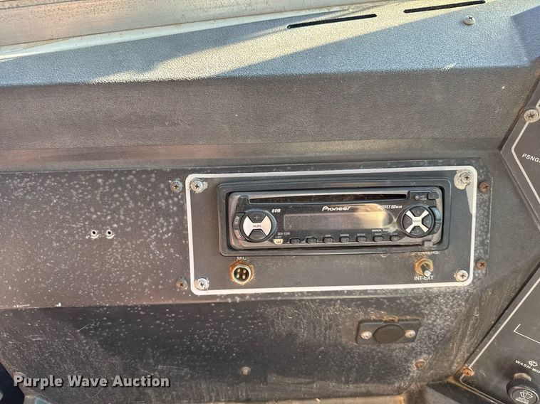 image for item NN9523 2000 GMC school bus