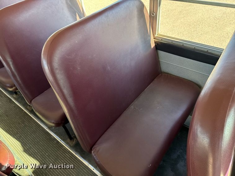 image for item NN9523 2000 GMC school bus