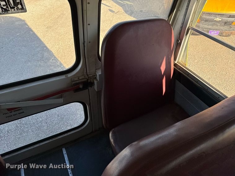 image for item NN9523 2000 GMC school bus