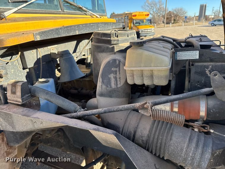 image for item NN9523 2000 GMC school bus