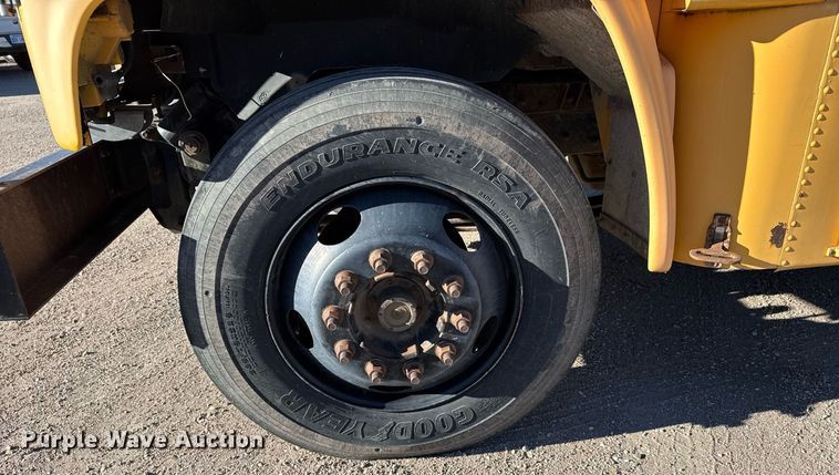 image for item NN9523 2000 GMC school bus