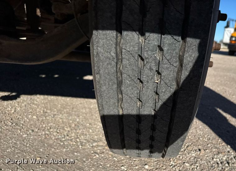 image for item NN9523 2000 GMC school bus