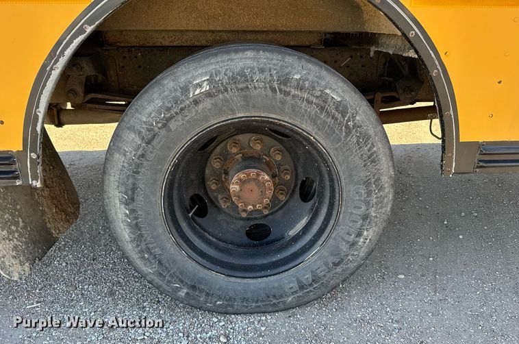 image for item NN9523 2000 GMC school bus