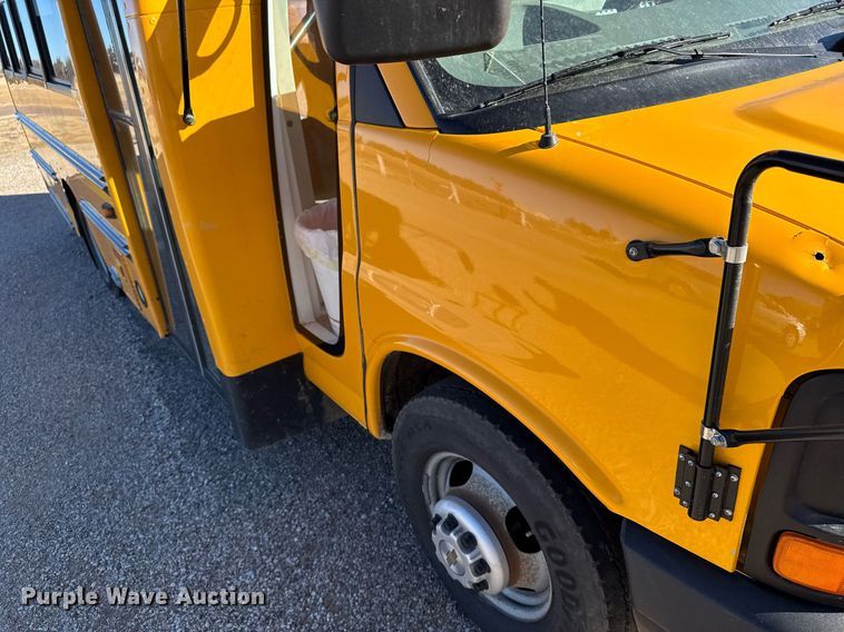 image for item NN9524 2007 Chevrolet Express G3500 school bus