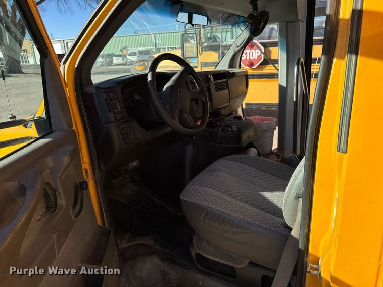 image for item NN9524 2007 Chevrolet Express G3500 school bus