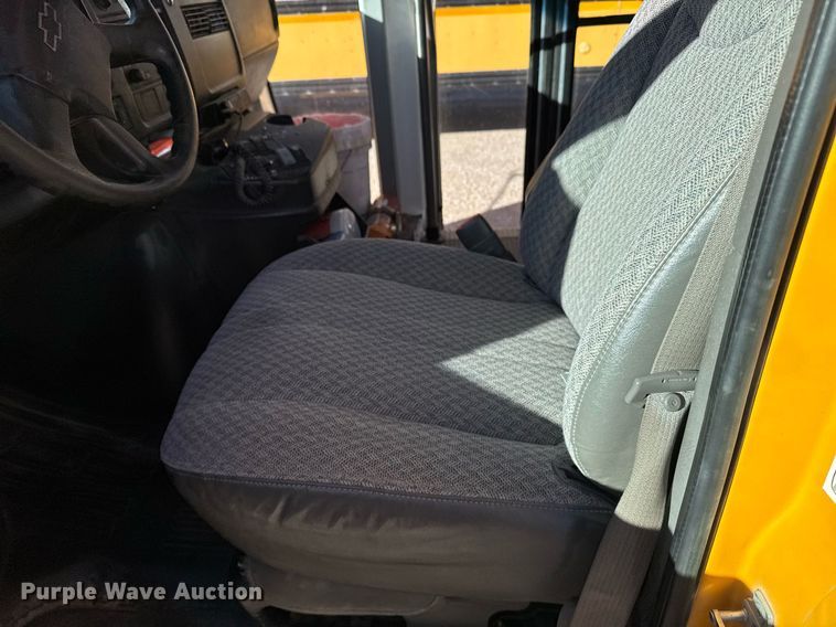 image for item NN9524 2007 Chevrolet Express G3500 school bus